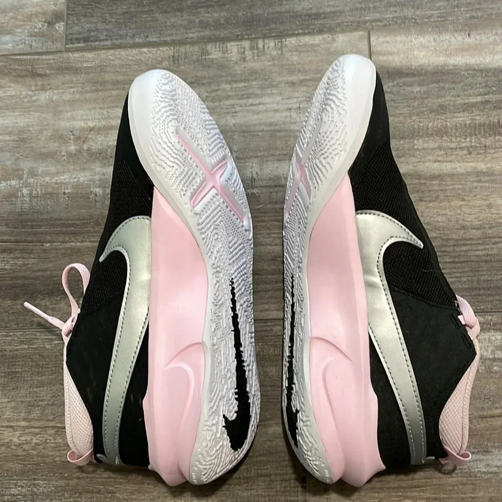 NIKE Team Hustle D10 Sneakers NEW